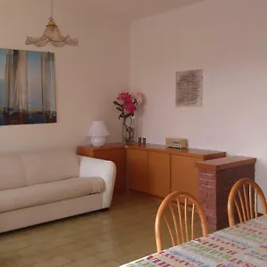 https://appartamento-carla-peschiera-del-garda.hotelinveneto.com
